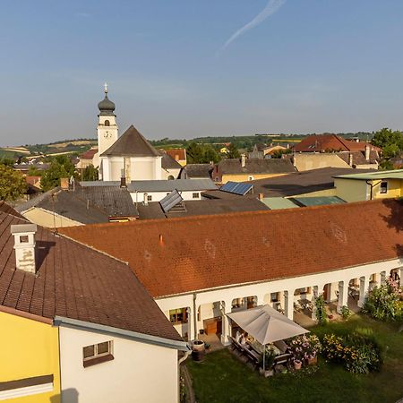 Weingut Bohrn Himmelbett Hotel Herrnbaumgarten Exterior photo