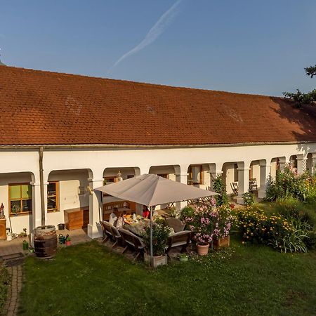 Weingut Bohrn Himmelbett Hotel Herrnbaumgarten Exterior photo