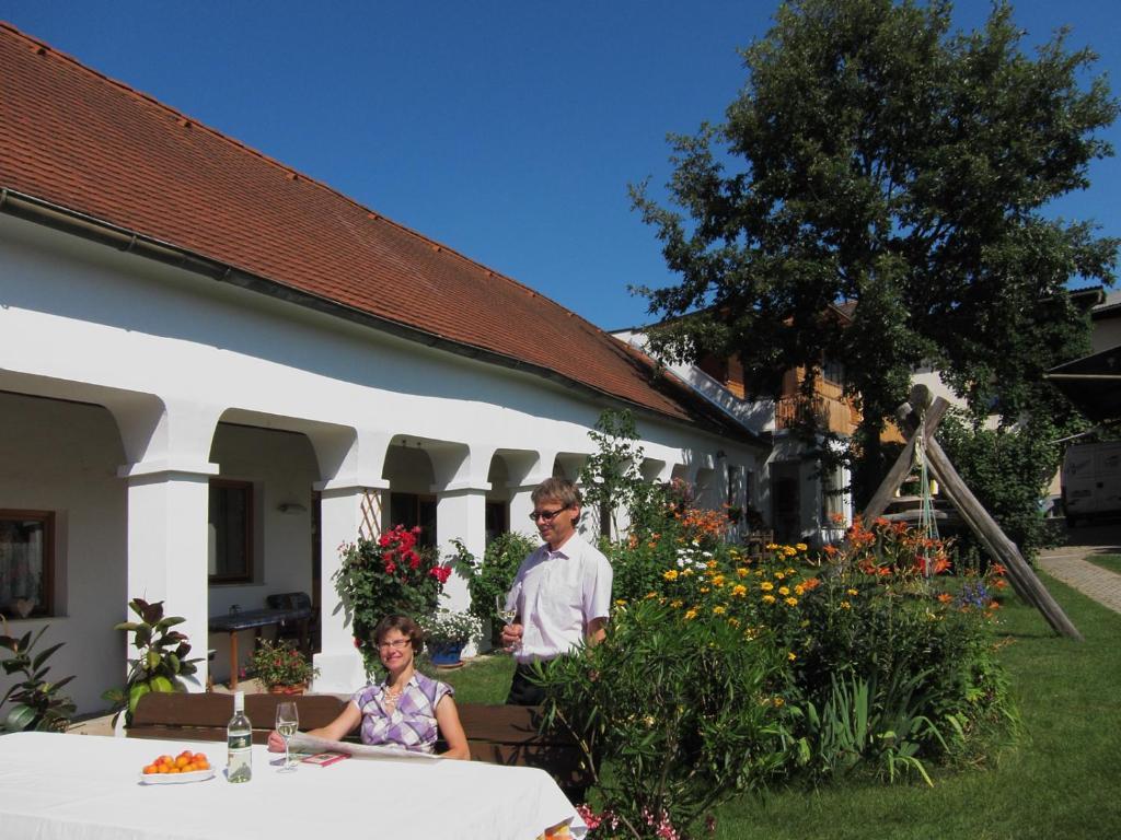 Weingut Bohrn Himmelbett Hotel Herrnbaumgarten Exterior photo