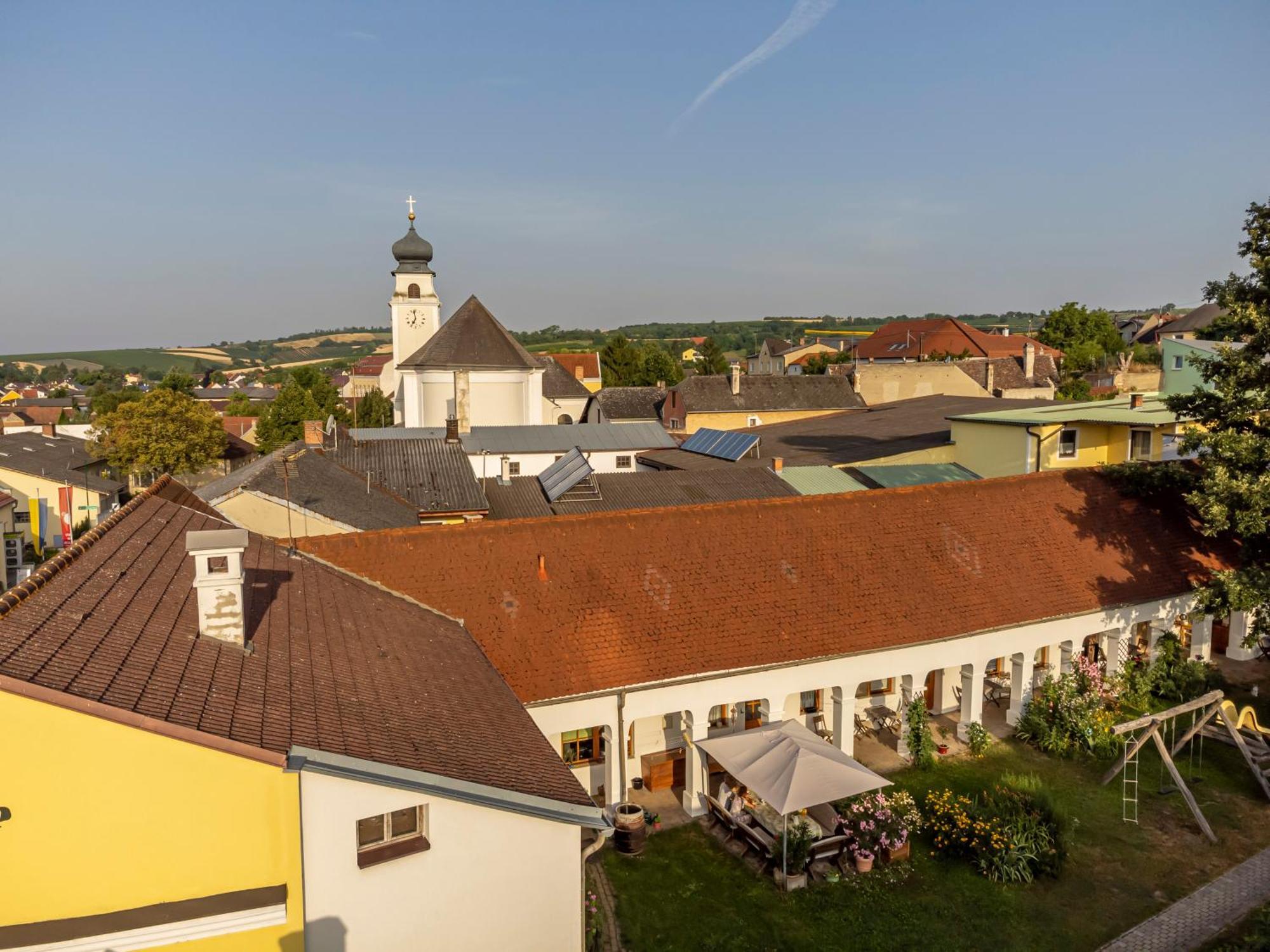 Weingut Bohrn Himmelbett Hotel Herrnbaumgarten Exterior photo